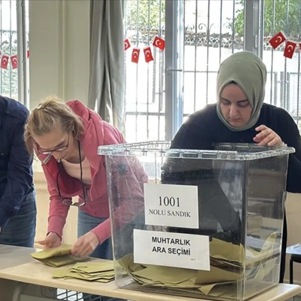 405 yerde seçim! Mahalleler yeni muhtarlarını seçti 