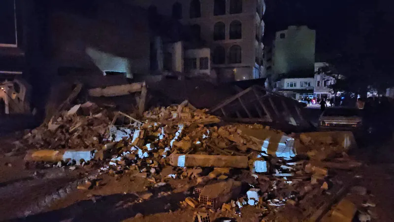 6,1 büyüklüğündeki depremin ardından yaklaşık bir saat içinde 26 artçı deprem oldu