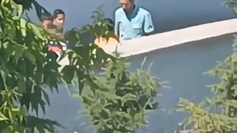 Öğretmen Şiddeti Kamerada: Tokat ve Tekmeler Havada Uçuştu!
