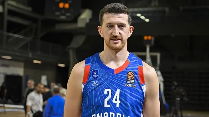Anadolu Efes'te Ercan Osmani'nin sözleşmesi 2 yıl uzatıldı