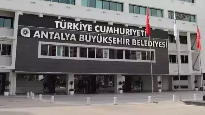 Antalya Büyükşehir Belediyesi'ne 'rüşvet' operasyonu: 17 gözaltı