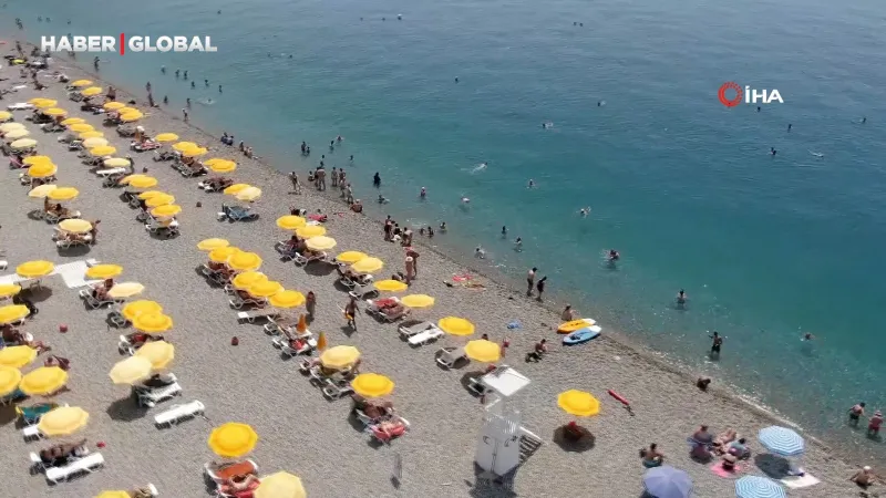 Antalya'da Bayram Coşkusu: Sahillerde İğne Atacak Yer Yok!