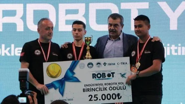 Bakan Tekin: Öğrencilerin bilgiyi beceriye dönüştürmeleri önceliğimiz