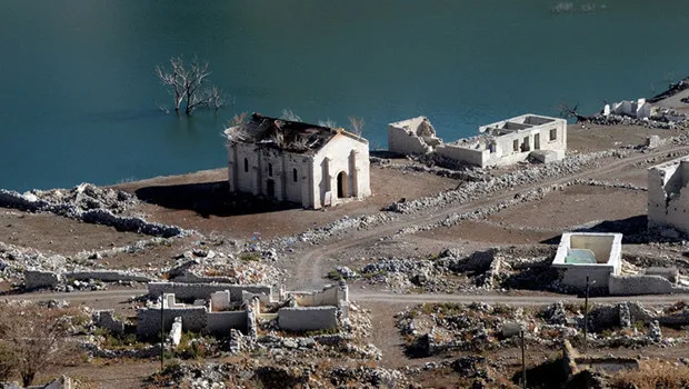 Karakurt Barajı'nda Sular Çekildi! Tarihi Köy Ortaya Çıktı!