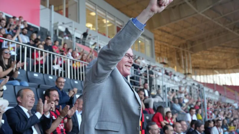 Başkan Kurt: "Sen çok yaşa Es Es’im, nice şampiyonluklara"