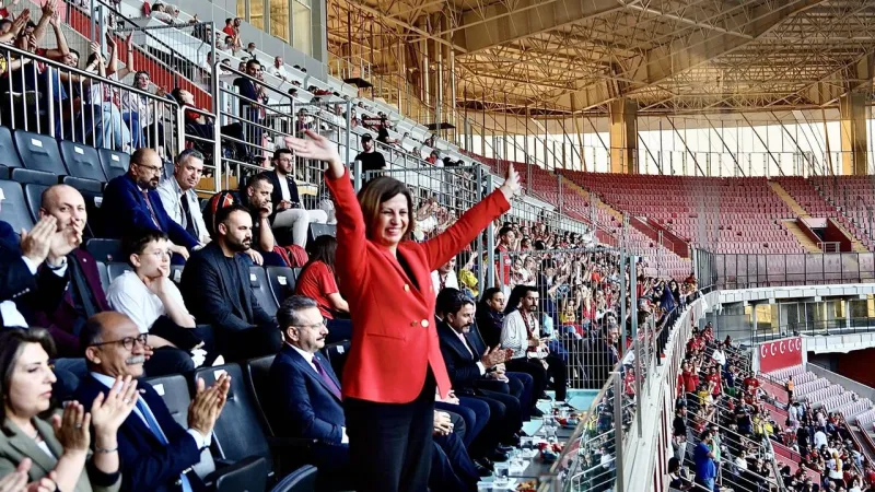 Eskişehirspor Efsanesi Geri mi Dönüyor? Başkan Ünlüce'den Müjde!