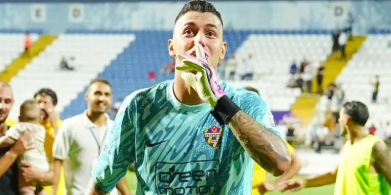 Berke Özer Lille'de! Milli Kaleci Transferi Duyuruldu