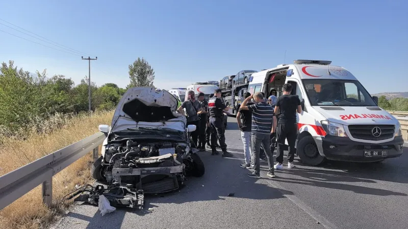Bursa otomobil ve traktör çarpıştı! 1 yaralı