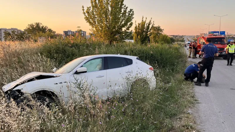 Çanakkale'de 3 aracın karıştığı zincirleme trafik kazasında 1'i ağır 5 kişi yaralandı