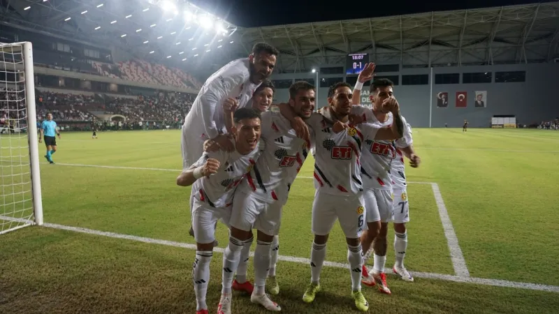 Altay'dan Örnek Davranış: Çiçekle Karşıladılar, 3 Puanla Uğurladılar!