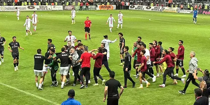 Elazığspor-Vanspor Maçında Şok! Hakeme Saldırı Gözaltı Getirdi