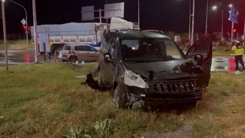 Afyon'da Feci Kaza! 6 Yaralı, Otomobiller Hurdaya Döndü