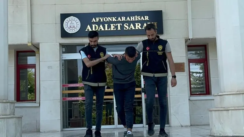 Afyon'da Kan Donduran Cinayet! Kız Arkadaşının Boğazını Jiletle Kesti