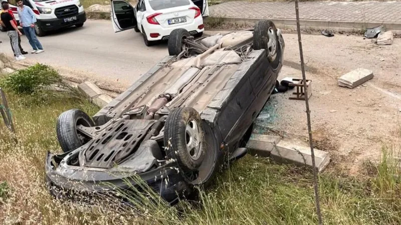 Eskişehir'in komşusunda otomobil takla attı: 3 yaralı