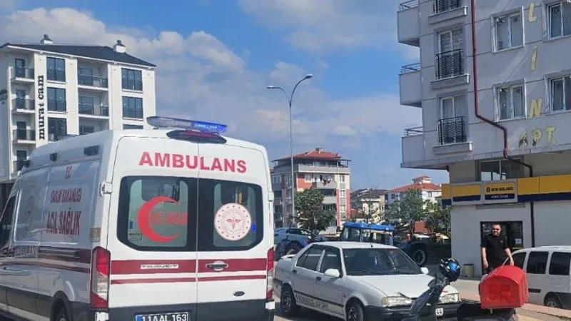 Eskişehir'in komşusunda otomobil ve motosiklet kaza yaptı: 2 yaralı