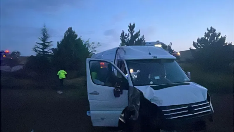 Eskişehir'in komşusunda yolcu taşıyan minibüs devrildi: 6 yaralı