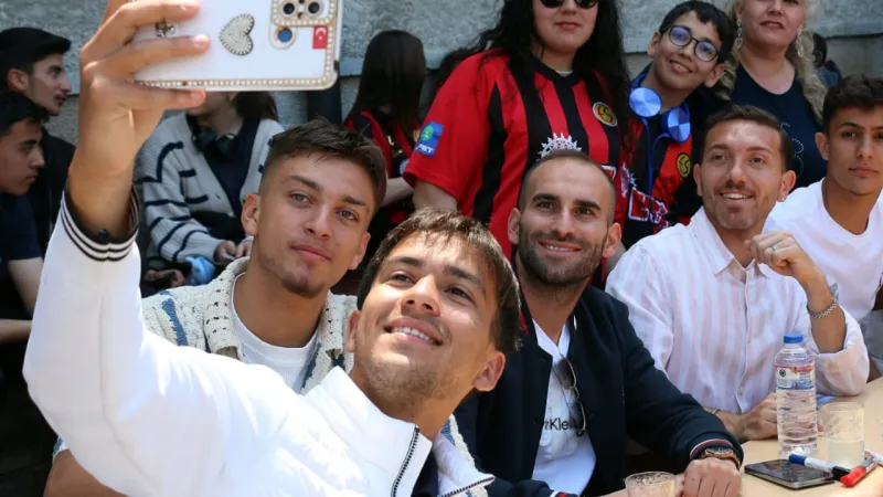 Eskişehirspor'dan Liselere Coşkulu Ziyaret! Gençler Mest Oldu