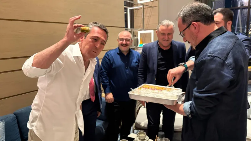 Ali Koç'a Baklava Sürprizi! Final Öncesi Tatlı Dilekler