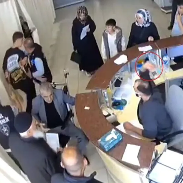 Doktor Skandalı! Hastaya Hakaret, Oğluna Kalem Fırlattı!