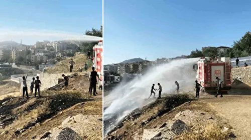 İtfaiyeciler yangın söndürme derdinde, çocuklar serinlemenin keyfinde