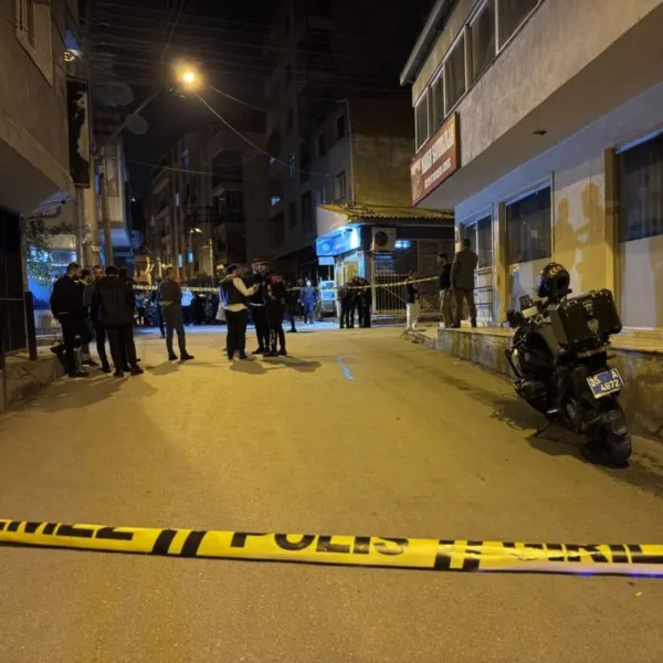 İzmir'de Kanlı Gece! Silahlar Konuştu: 1 Ölü, 3 Yaralı
