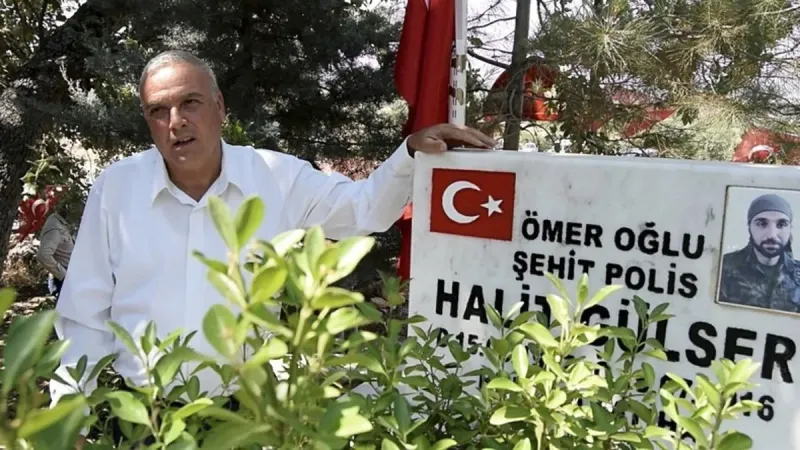 Kahramanlar ölmez yüreklerde yaşar