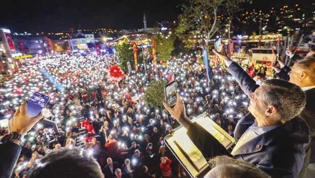 Özgür Özel'den Bomba Vaat: Kredi Kartı Faizleri Silinecek Mi?