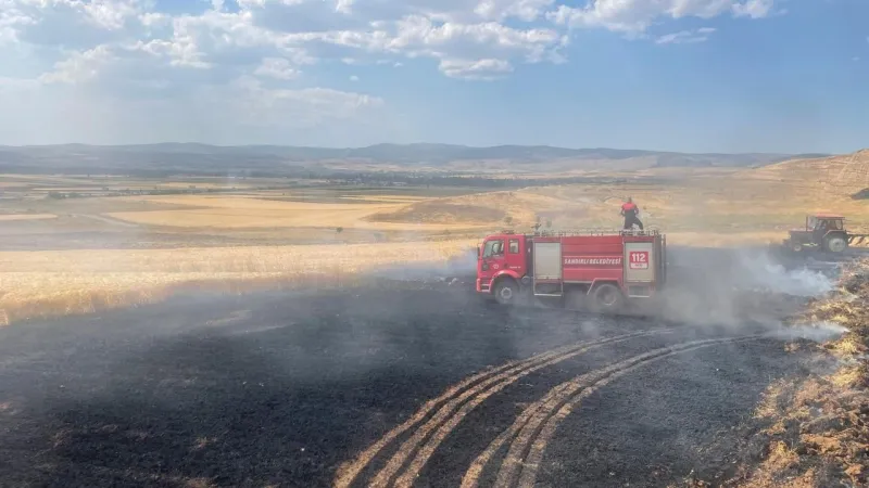 Komşuda çıkan yangında tarım arazisi kül oldu!