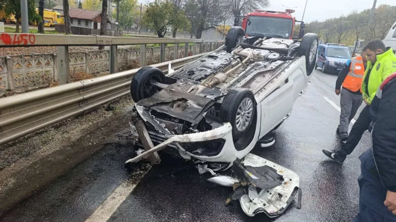 Bilecik'te Feci Kaza! Sürücü Direksiyon Hakimiyetini Kaybetti, Araç Takla Attı!