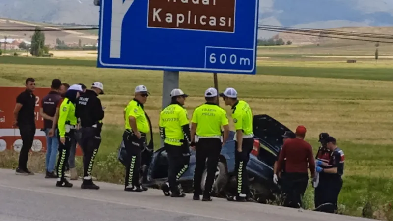 Afyon'da Kaza! Kontrolden Çıkan Araç Tabelaya Çarptı: Son Durum