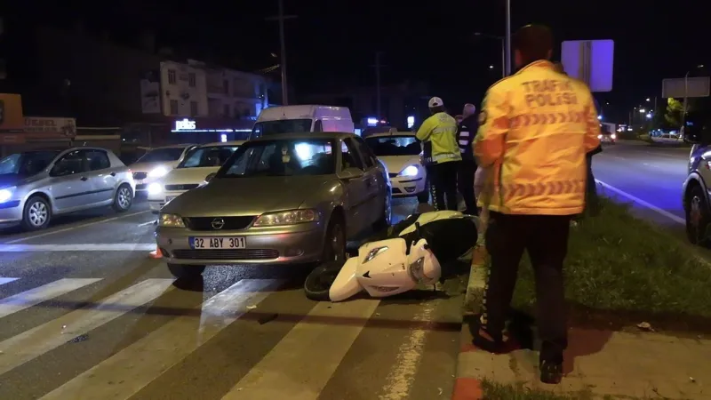 Kütahya'da Zincirleme Kaza! Motosiklet 2 Otomobile Çarptı!