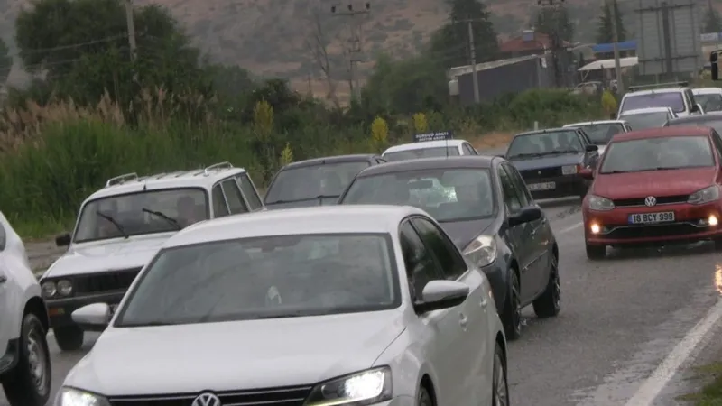 Komşuda motosiklet ve otomobil çarpıştı: 1 yaralı