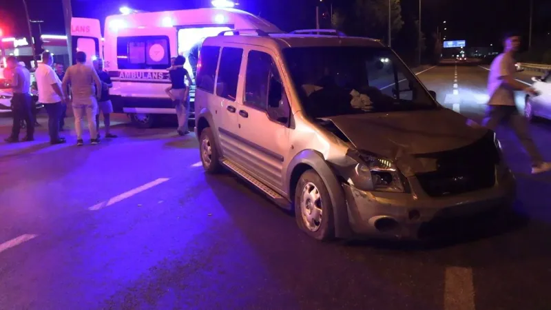Komşuda otomobiller birbirine girdi: 3 yaralı