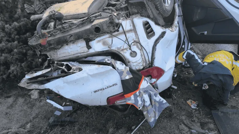 Komşuda takla atan otomobil can aldı: 2'si çocuk 3 yaralı