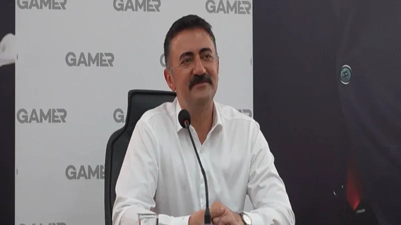 Merkeze çekilen eski Tunceli Valisi Tekbıyıkoğlu "hakkınızı helal edin" diyerek kentten ayrıldı