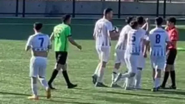 Amatör Maçta Hakeme Şok Saldırı! Yumruklar Havada Uçuştu