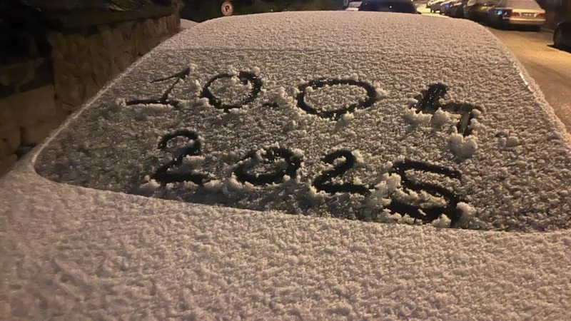 Ankara'da Nisan Ayında Kar Sürprizi! Beyaz Esaret Başladı