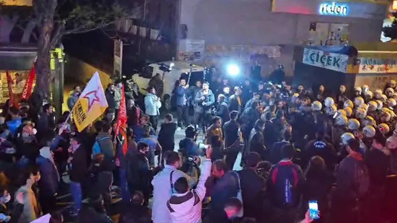 Ankara'da Gençlik Yürüyüşüne Şok Müdahale! BirGün Muhabiri Gözaltında