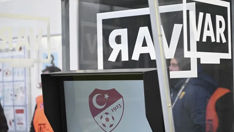 Bandırmaspor-Kocaelispor Maçında VAR Sürprizi: Hakem Açıklandı!