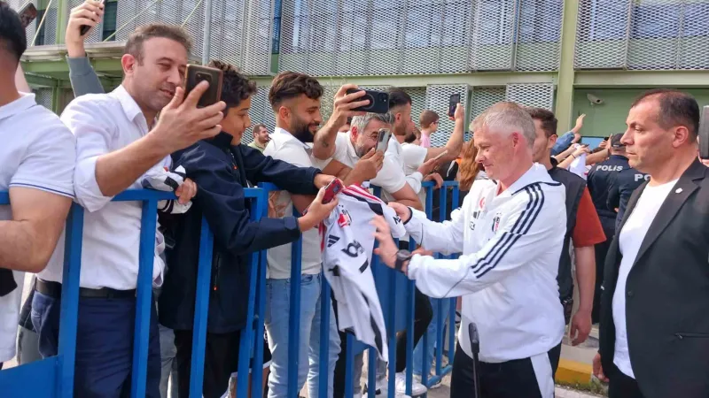 Beşiktaş İzmir'i Salladı! Taraftar Havaalanını İnletti!