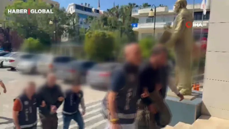 Gazipaşa'da Şüphelilerden Adliye Şovu: "Dimdik Yürüyün!"