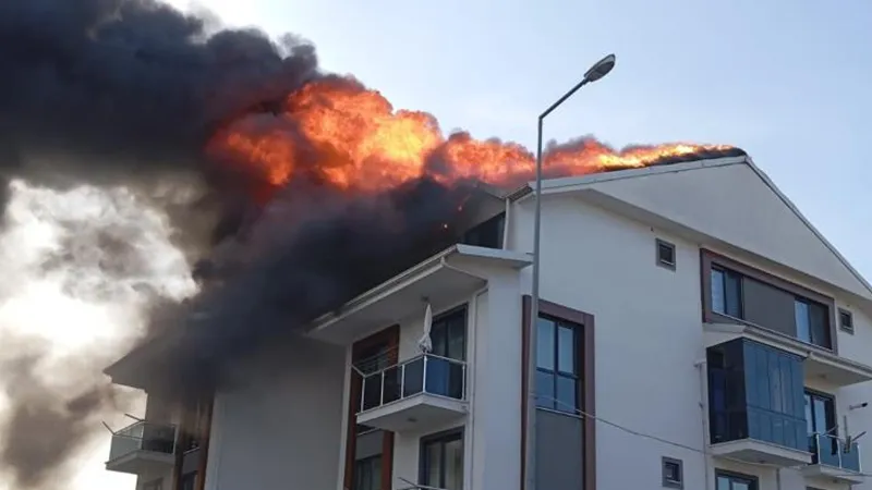 Kocaeli'de Apartman Yangını! Sakinler Gözyaşlarına Boğuldu