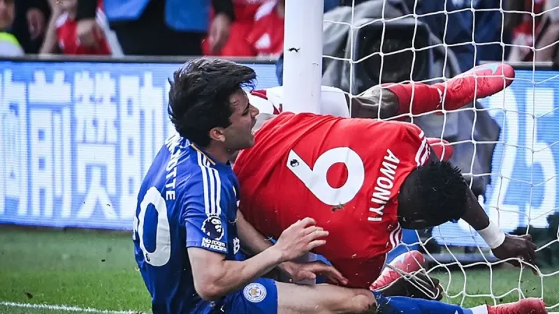 Awoniyi Koma'da mı? Yıldız Futbolcunun Bağırsakları Yırtıldı!