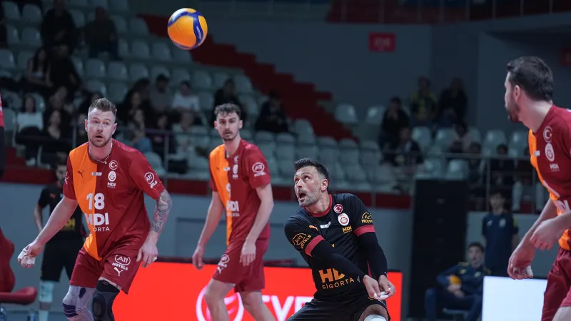 Galatasaray Fener'i Devirdi! Efeler Ligi'nde Final Coşkusu!