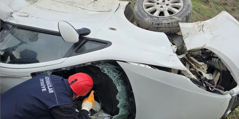 Elazığ'da Feci Kaza! Şarampole Yuvarlanan Otomobilde 5 Yaralı