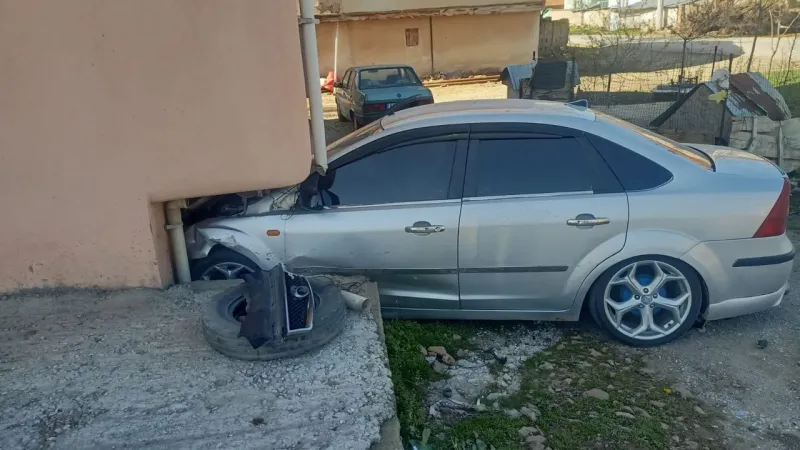 Afyon'da Feci Kaza! 2 Araç Çarpıştı, 4 Yaralı! Şok Detaylar!