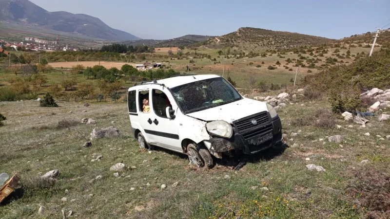 Bilecik'te Feci Kaza! Otomobil Şarampole Yuvarlandı: 2 Yaralı!