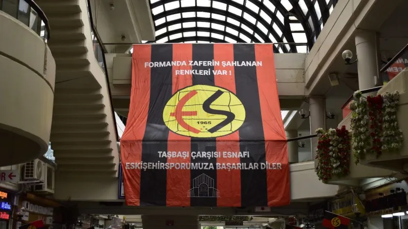 Eskişehir Kırmızı Siyah! Şampiyonluk Coşkusu Sokaklara Taştı