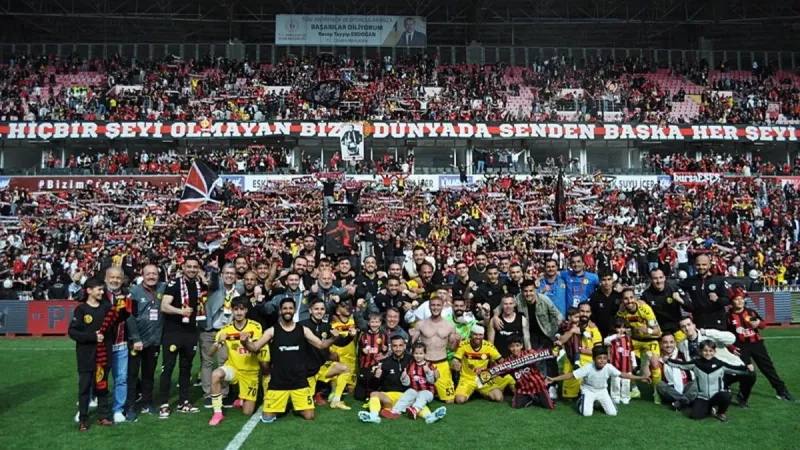 Eskişehirspor Şampiyon! 3. Lig'e Yükseldi!