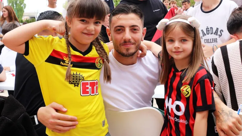 Eskişehirsporlu Futbolcular Minik Kalpleri Fethetti! Okul Ziyareti Coşkusu